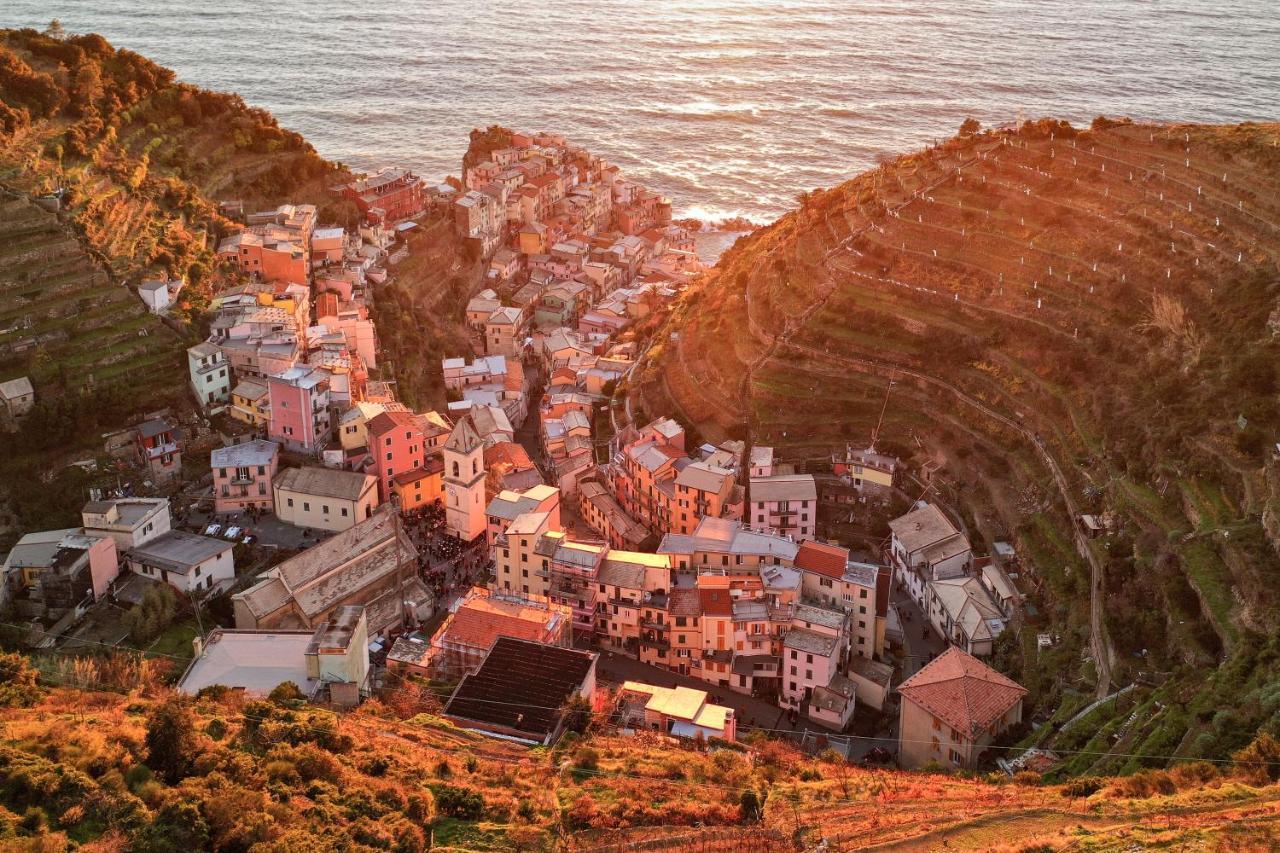 L' Attico Giallo Oro Di Giulia Μαναρόλα Εξωτερικό φωτογραφία